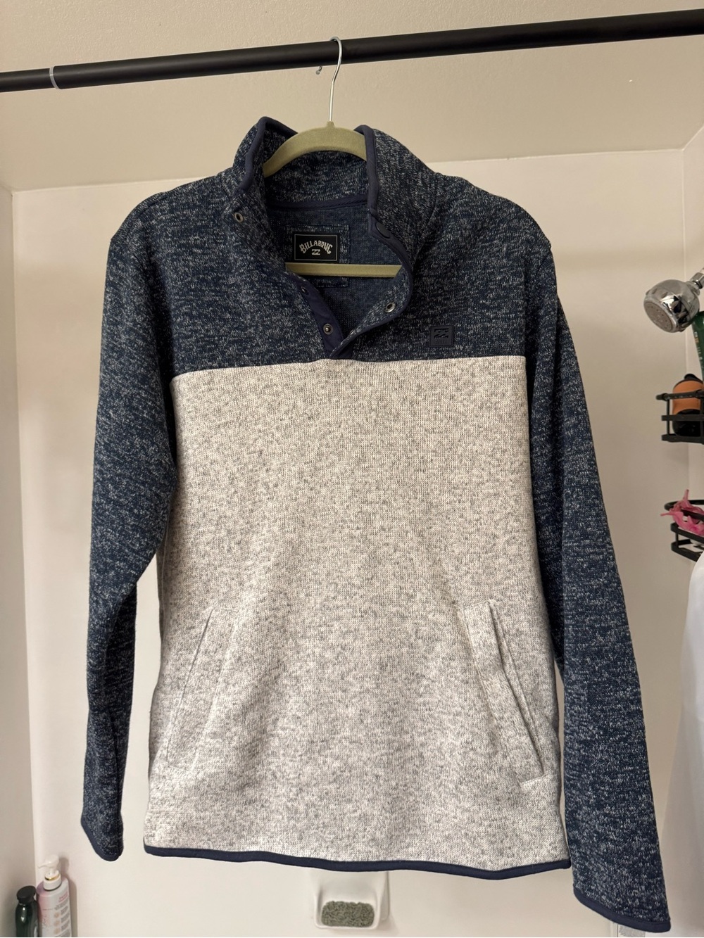 Billabong Men's Navy and Light Gray Sweater